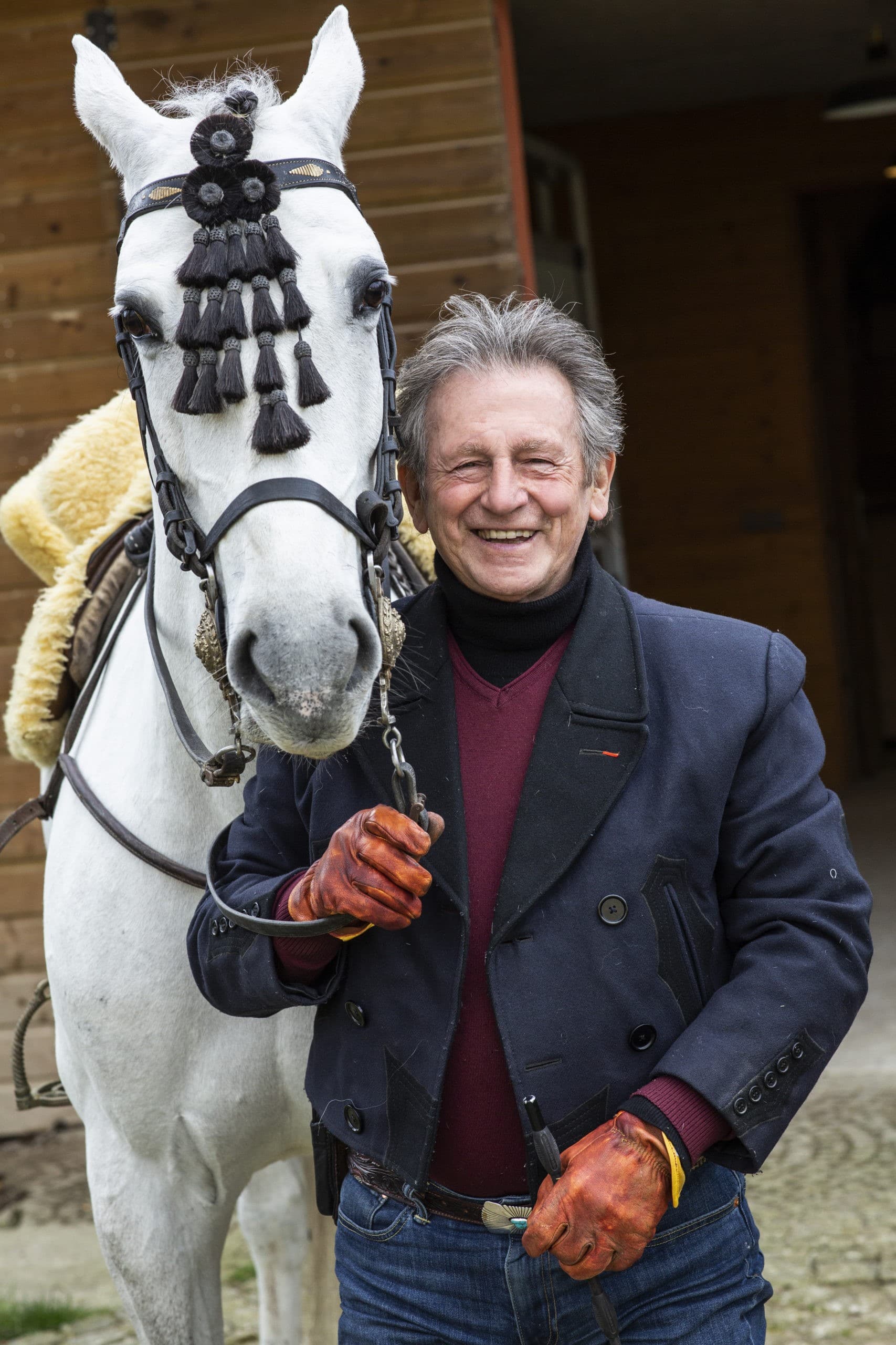 Mario Luraschi-le Cavalier Éclectique-Avec son cheval-ParisBazaar-Marion