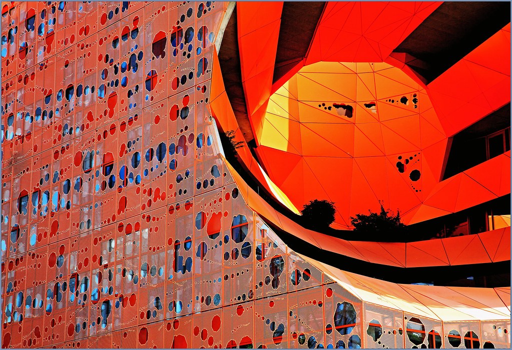 Domnique Jakob-Architecte Dialoguiste-Cube Orange-ParisBazaar