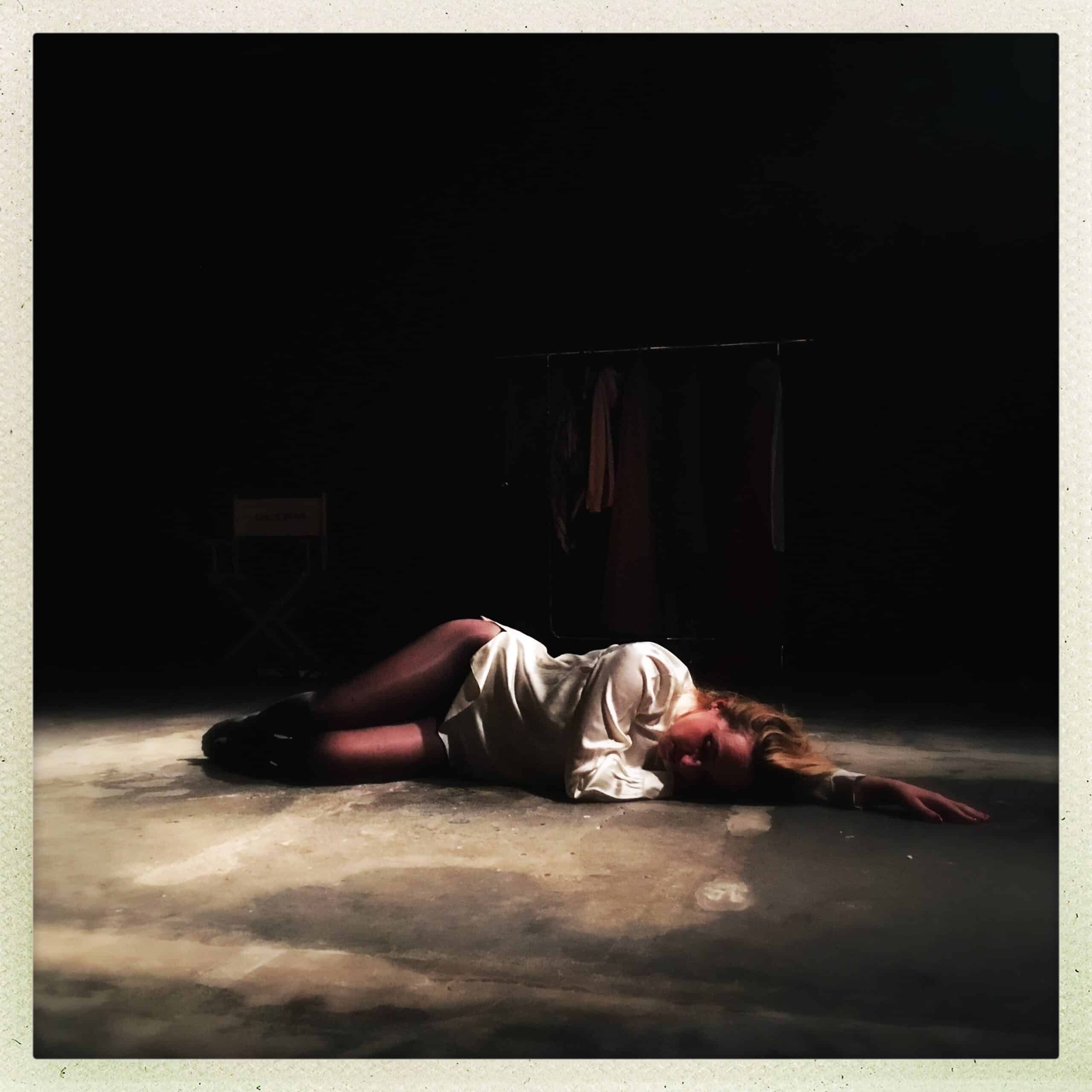 Chloé Mons et l'Enfer du Décor-2-ParisBazaar